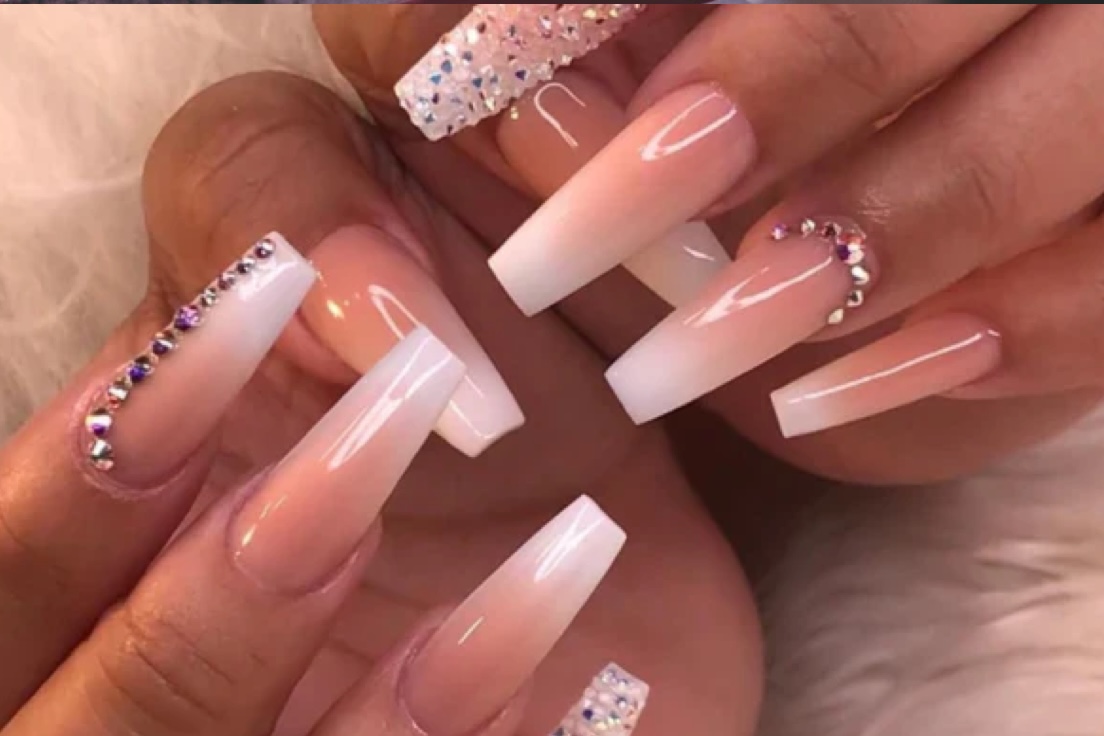Acryl-Nägel Behandlung bei LaCuraNails